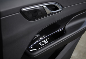 Подержанный автомобиль Hongqi HS3 2024 года (23 фото)