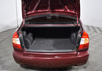 Подержанный автомобиль Hyundai Accent Sedan 2003 года (18 фото)