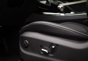 Подержанный автомобиль Hongqi HS5 2024 года (25 фото)