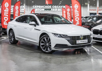 Подержанный автомобиль Volkswagen Arteon 2020 года (5 фото)