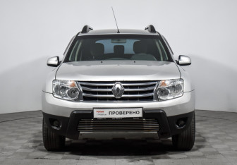 Подержанный автомобиль Renault Duster 2012 года (2 фото)
