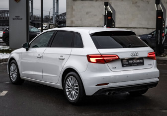 Подержанный автомобиль Audi A3 Hatchback 2017 года (7 фото)