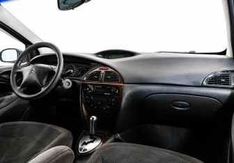 Подержанный автомобиль Citroen C5 Liftback 2004 года (9 фото)