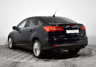 Подержанный автомобиль Ford Focus Sedan 2017 года (7 фото)