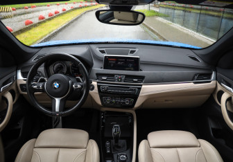 Подержанный автомобиль BMW X1 2021 года (12 фото)