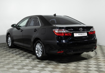 Подержанный автомобиль Toyota Camry Sedan 2017 года (7 фото)