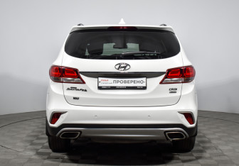 Подержанный автомобиль Hyundai Santa Fe 2018 года (6 фото)