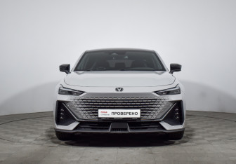 Подержанный автомобиль Changan UNI-V 2024 года (2 фото)