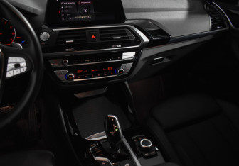 Подержанный автомобиль BMW X4 2021 года (21 фото)