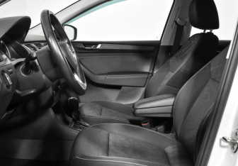 Подержанный автомобиль Skoda Rapid Liftback 2018 года (11 фото)