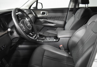 Подержанный автомобиль Kia Sorento 2022 года (10 фото)