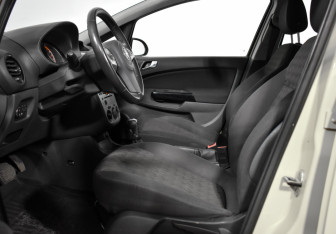 Подержанный автомобиль Opel Corsa 2013 года (10 фото)