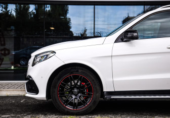 Подержанный автомобиль Mercedes-Benz GLE 2016 года (10 фото)