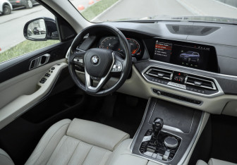 Подержанный автомобиль BMW X5 2020 года (13 фото)