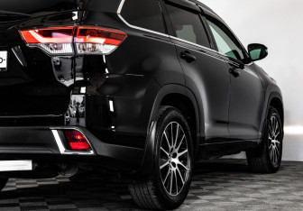 Подержанный автомобиль Toyota Highlander 2018 года (6 фото)