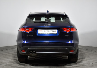 Подержанный автомобиль Jaguar F-Pace 2017 года (6 фото)