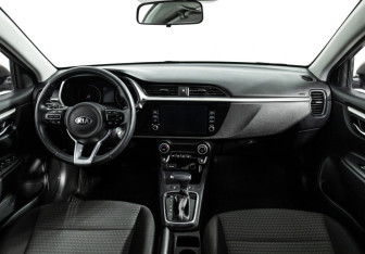 Подержанный автомобиль Kia Rio Sedan 2021 года (13 фото)