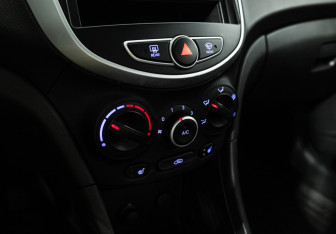 Подержанный автомобиль Hyundai Solaris Sedan 2011 года (15 фото)