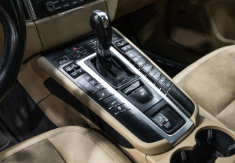 Подержанный автомобиль Porsche Macan 2018 года (20 фото)