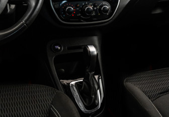 Подержанный автомобиль Renault Kaptur 2017 года (13 фото)