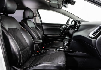 Подержанный автомобиль Kia Ceed Wagon 2019 года (23 фото)