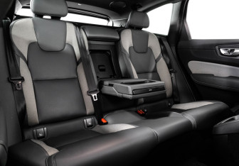 Подержанный автомобиль Volvo XC60 2021 года (27 фото)