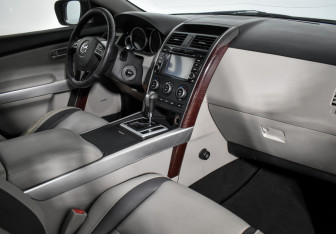 Подержанный автомобиль Mazda CX-9 2008 года (14 фото)