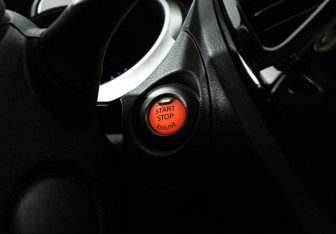 Подержанный автомобиль Nissan Juke 2015 года (18 фото)