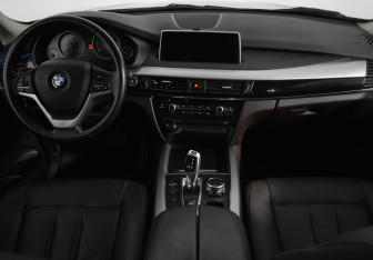 Подержанный автомобиль BMW X5 2016 года (15 фото)