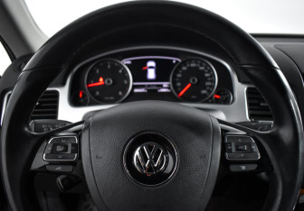 Подержанный автомобиль Volkswagen Touareg 2011 года (15 фото)