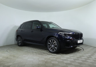 Подержанный автомобиль BMW X5 2022 года (3 фото)