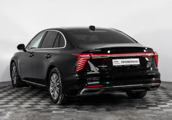 Подержанный автомобиль Hongqi H5 2024 года (9 фото)