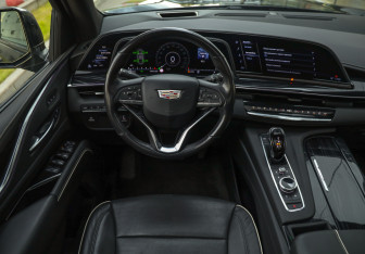 Подержанный автомобиль Cadillac Escalade Suv 2022 года (16 фото)