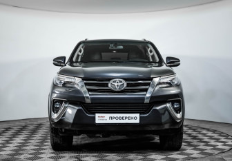 Подержанный автомобиль Toyota Fortuner 2017 года (2 фото)