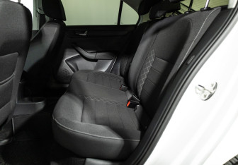 Подержанный автомобиль Skoda Rapid Liftback 2021 года (10 фото)