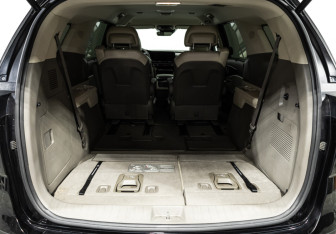 Подержанный автомобиль Kia Carnival 2022 года (28 фото)