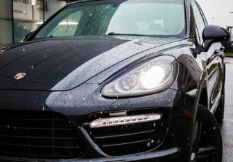 Подержанный автомобиль Porsche Cayenne 2011 года (2 фото)