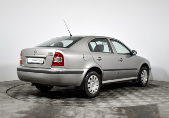 Подержанный автомобиль Skoda Octavia Liftback 2010 года (5 фото)