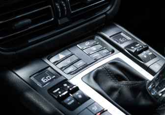 Подержанный автомобиль Porsche Macan 2020 года (26 фото)
