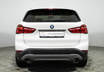 Подержанный автомобиль BMW X1 2015 года (6 фото)