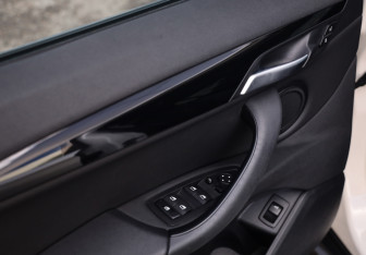 Подержанный автомобиль BMW X1 2021 года (22 фото)