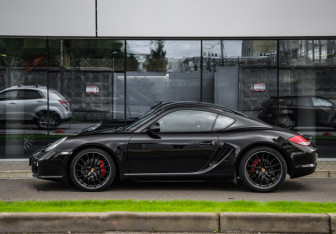 Подержанный автомобиль Porsche Cayman 2010 года (9 фото)