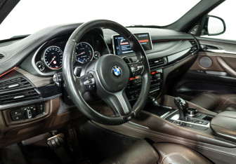 Подержанный автомобиль BMW X5 2017 года (11 фото)