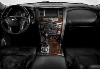 Подержанный автомобиль Nissan Patrol 2014 года (16 фото)