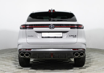 Подержанный автомобиль Changan UNI-K 2023 года (6 фото)