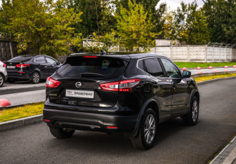 Подержанный автомобиль Nissan Qashqai 2017 года (6 фото)
