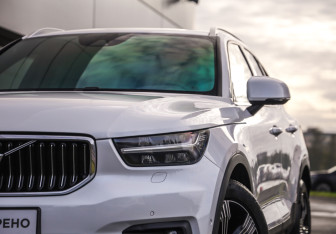 Подержанный автомобиль Volvo XC40 2021 года (2 фото)