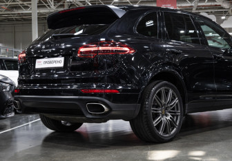 Подержанный автомобиль Porsche Cayenne 2017 года (8 фото)