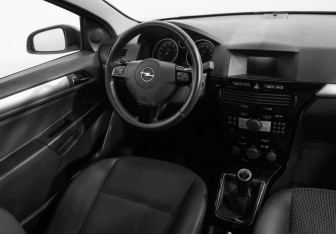 Подержанный автомобиль Opel Astra Hatchback 2008 года (9 фото)