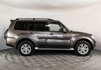 Подержанный автомобиль Mitsubishi Pajero 2014 года (4 фото)